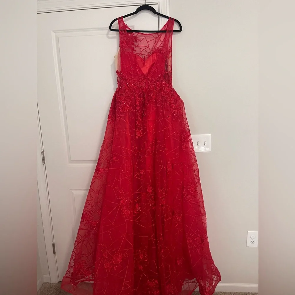 Andrea and Leo Embroidered and Beaded ball gown - Picture 7 of 8